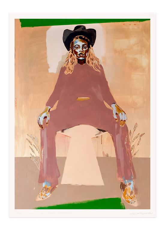 STRAW FROM THE SHOES PROTRUDES