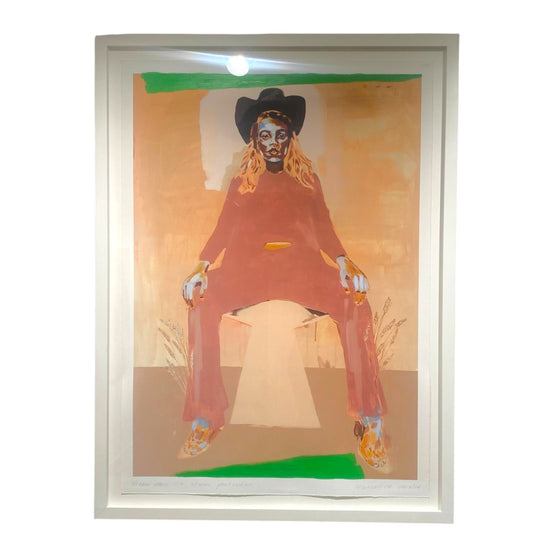 STRAW FROM THE SHOES PROTRUDES